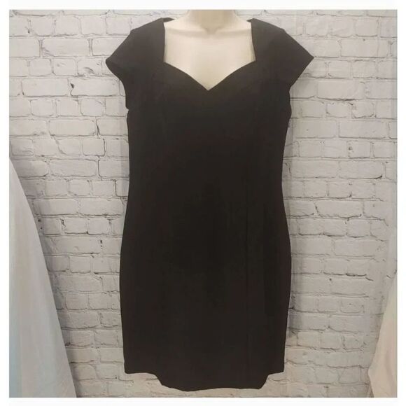 BCX Dresses & Skirts - BCX Junior's Size 13 Black Cap Sleeve Dress